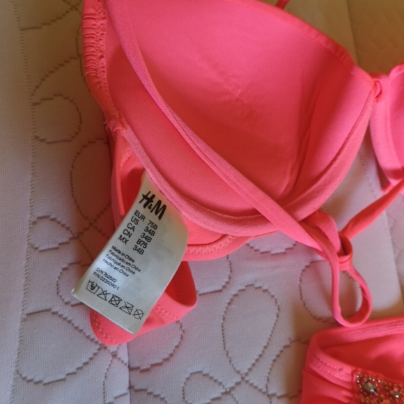 Bikini - Picture 2 of 6